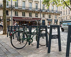 Arceau v�lo en acier galvanis� ou en inox : quel mat�riau privil�gier ?