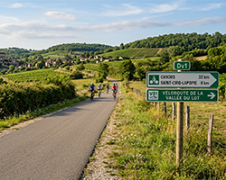 Pose et fixation : comment installer efficacement vos panneaux piste cyclable ?
