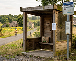 Abribus en bois ou abribus en m�tal : quel mat�riau choisir pour votre commune ?