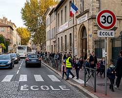 Classe 1 ou Classe 2 : quelle r�tror�flexion choisir pour un panneau 30 km/h ?