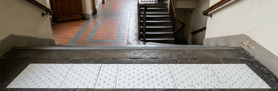bande podotactile erp escalier