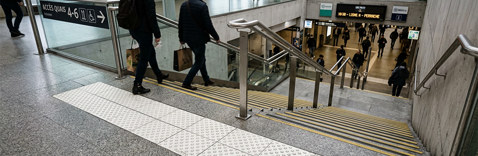 bande podotactile escalier intérieur
