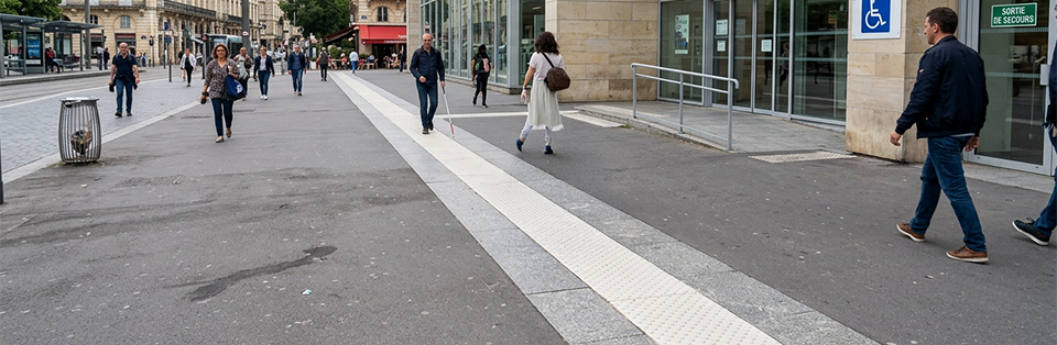 bande podotactile extérieure rue
