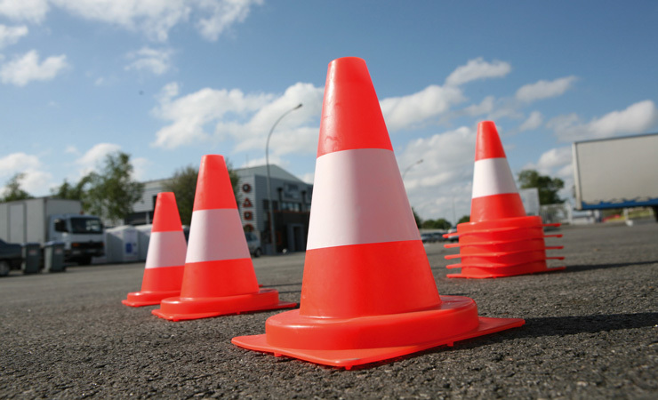 Comment choisir le cône de signalisation de chantier ? - Lepont Equipements