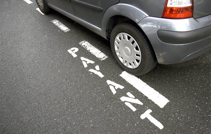 Stationnement en zone bleue et arrêt minute : comment ça