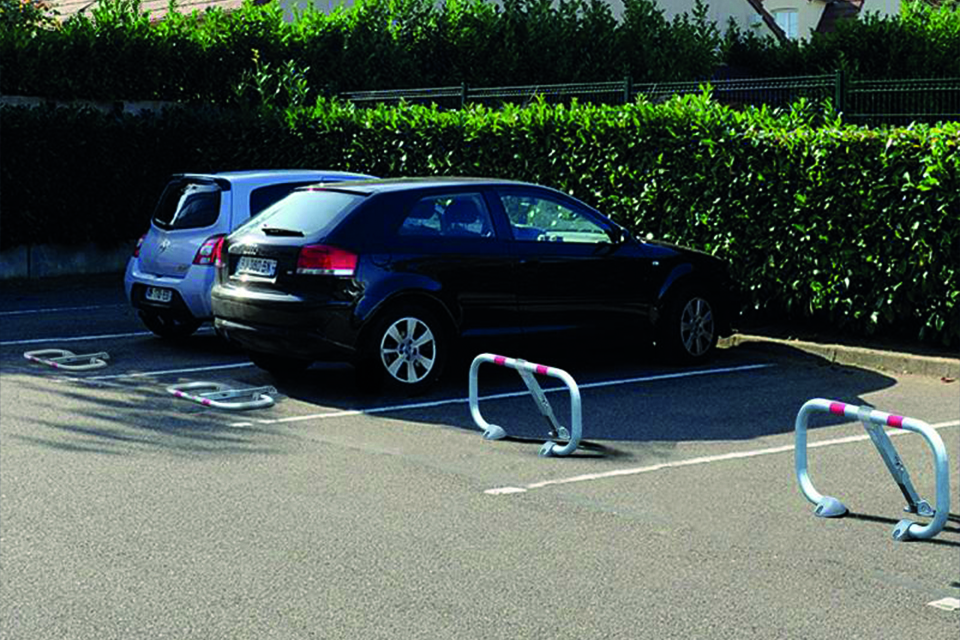 Barriere de parking Poteau bloc parking pied central avec arceaux