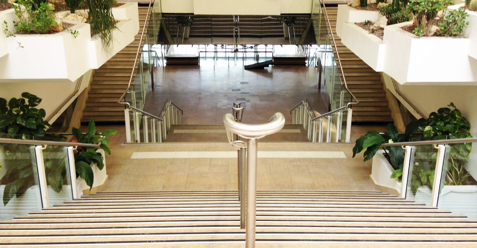 Antidérapant nez de marche à fixer sur escalier bois