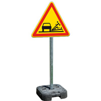 Pack panneau signalisation temporaire AK22 sur pied
