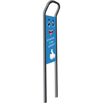 Totem cole sourire bleu