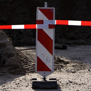 Ruban de chantier hachuré Rouge et Blanc - 50 mm x100 mètres