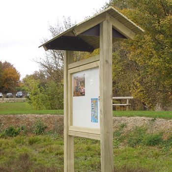 Panneau d'information extérieur en bois